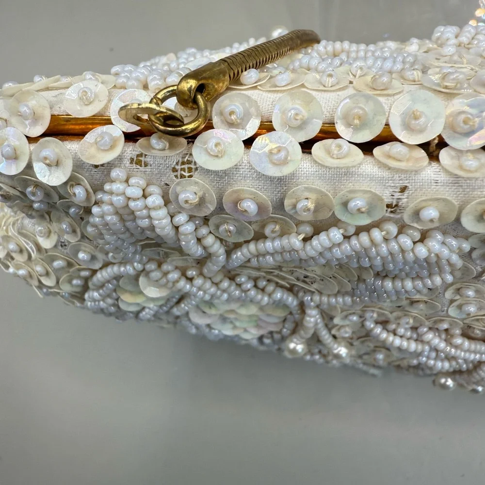 Elegant Beaded/Sequin, Gold Accents, with chain handle - Picture 7 of 14